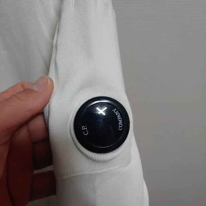 [BUNJANG] C.P. Company White Lens Emblem Sweatshirt / C.P. 컴퍼니 화이트 렌즈 와펜 ㅁ9ㅁ투맨