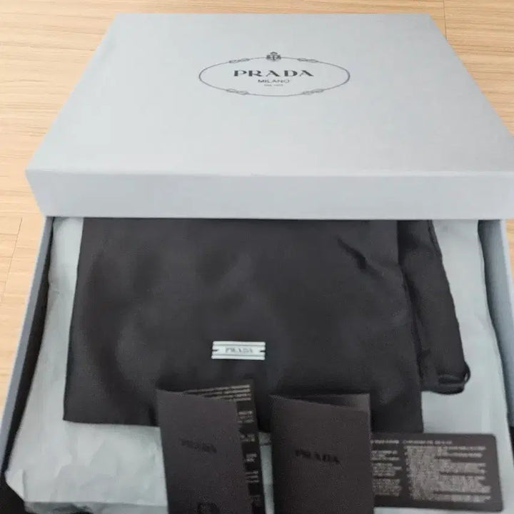 [BUNJANG] Prada Leather Women&