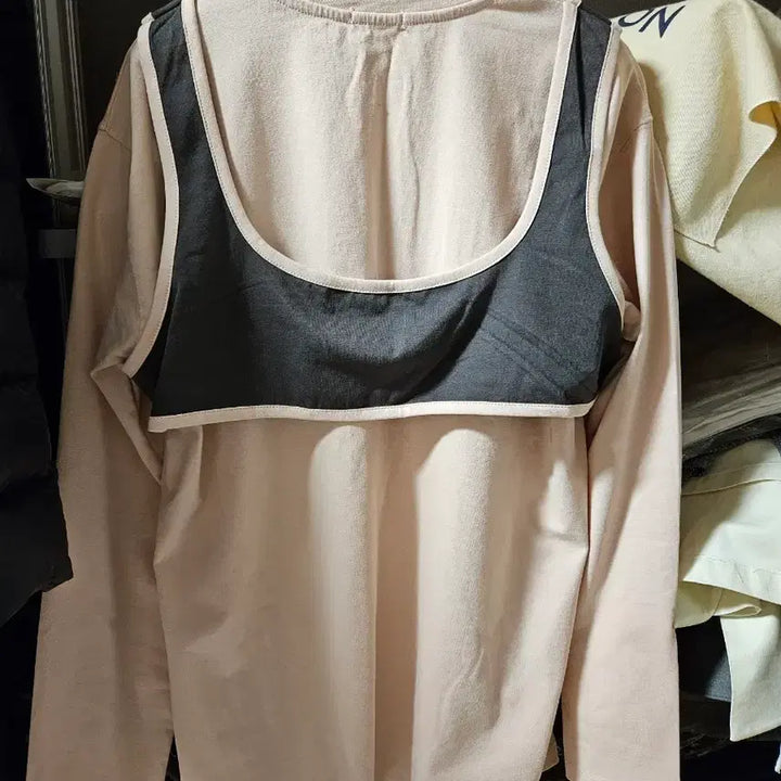 [BUNJANG] V-neck Bustier T-shirt / 뷔스티에 티셔츠(새상품)