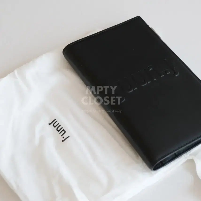 [BUNJANG] Juun.J Leather Passport Wallet / juun.j 준지 가죽 여권 지갑