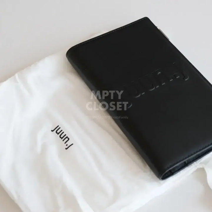 [BUNJANG] Juun.J Leather Passport Wallet / juun.j 준지 가죽 여권 지갑