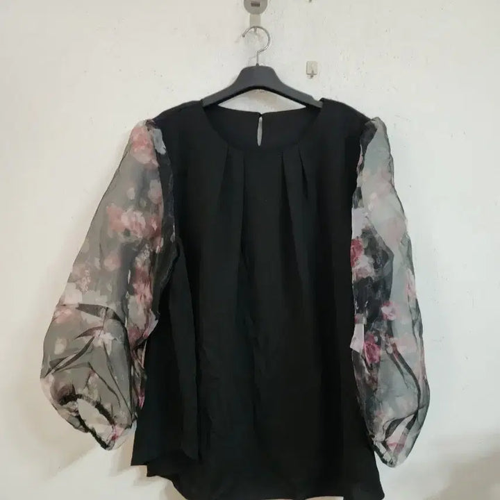 [BUNJANG] Floral See-Through Puff Sleeve Blouse / 플라워 시스루 블랙 블라우스 퍼프소매