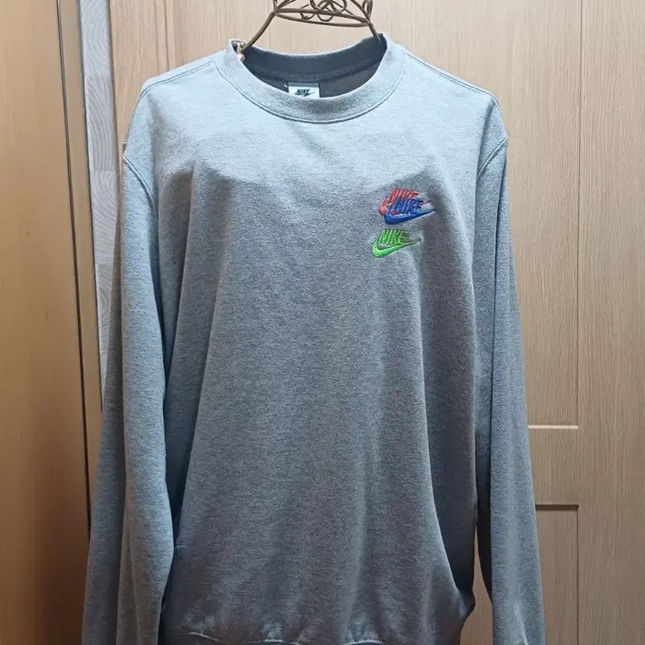 [BUNJANG] Nike Essential Multi-Logo Embroidered Sweatshirt 2XL / NIKE 나이키 에센셜 멀티 로고 자수 맨투맨 2XL