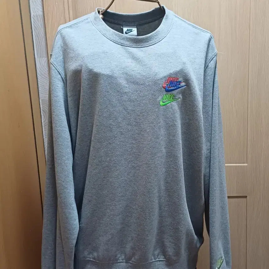 [BUNJANG] Nike Essential Multi-Logo Embroidered Sweatshirt 2XL / NIKE 나이키 에센셜 멀티 로고 자수 맨투맨 2XL
