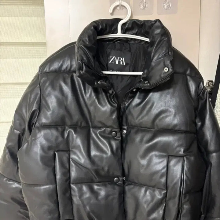 [BUNJANG] ZARA Leather Puffer Jacket / 자라 블랙 레더 푸퍼 패딩 S