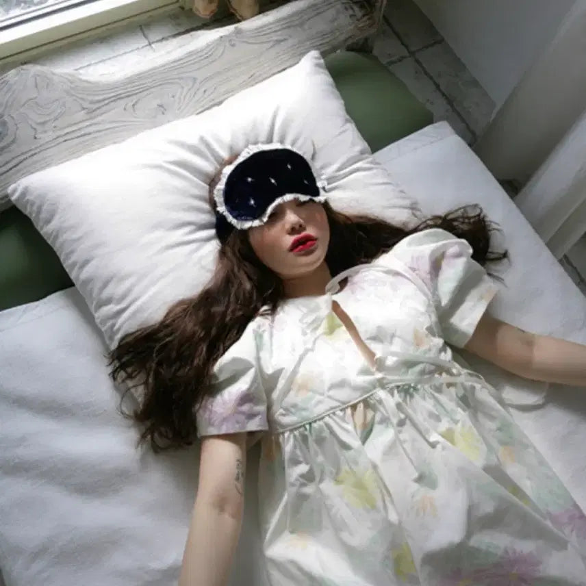 [BUNJANG] Freckle Velvet Eye Mask / 프레클 벨벳 아이 마스크