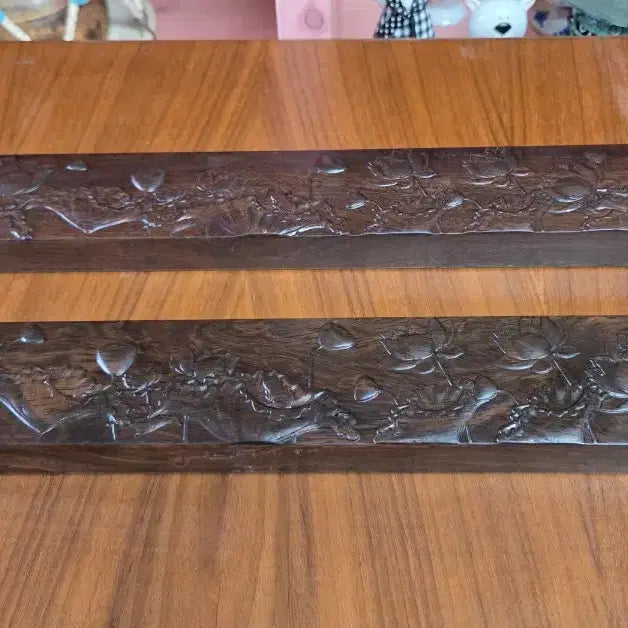 [SOLD OUT] 흑단목에 연꽃이 조각된 문진 한 쌍