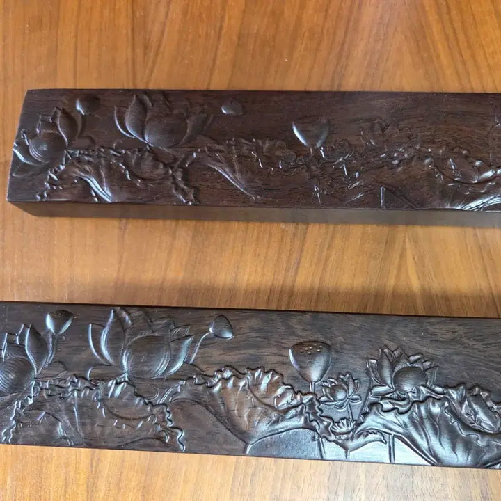 [SOLD OUT] 흑단목에 연꽃이 조각된 문진 한 쌍