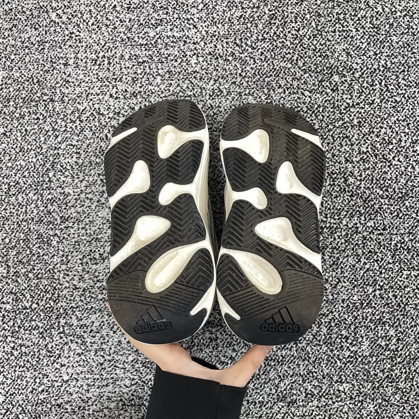 [SOLD OUT] 빈티지9. 아디다스 이지 부스트 700 V2 스태틱 운동화 러닝화