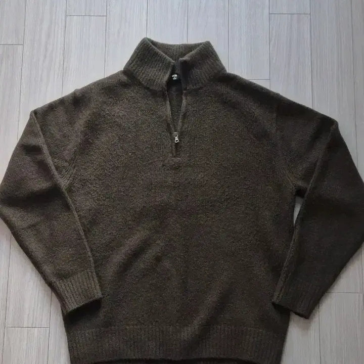 [BUNJANG] Uniqlo Khaki Half-Zip Knit Sweater / 유니클로 카키색 하프집업 니트 스웨터