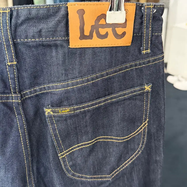 [BUNJANG] Lee Cordura Mid-Wash Denim Jeans / [택포] [28] Lee 코듀라 중청 데님 청바지