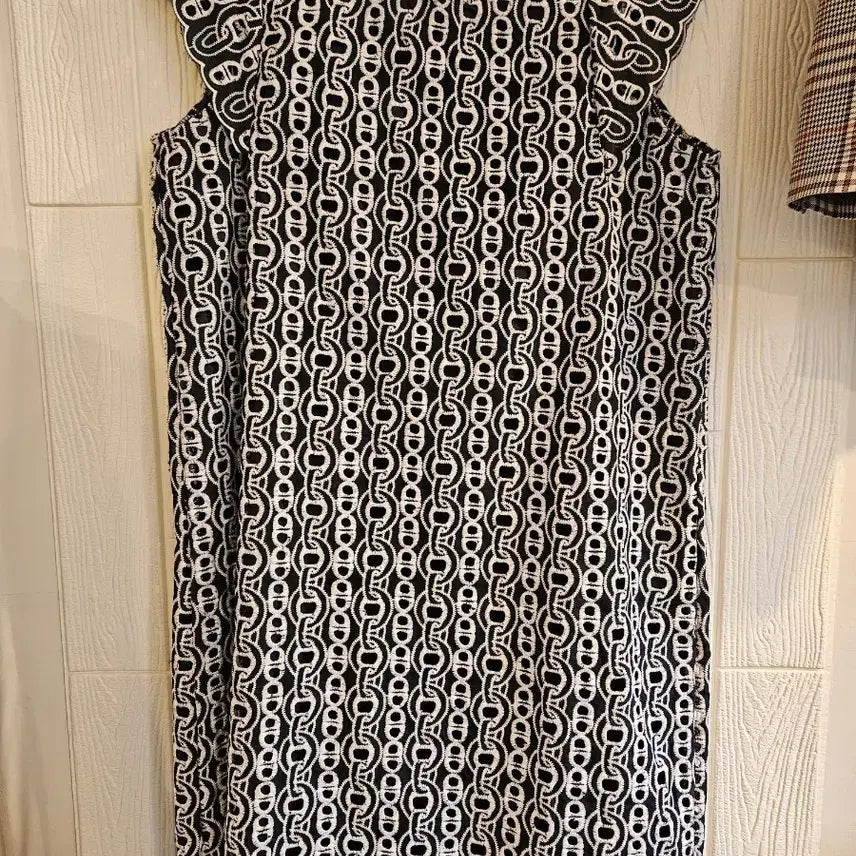 [BUNJANG] Black &amp; White Chain Pattern Midi Dress / 블랙&amp;화이트 체인 패턴 원피스