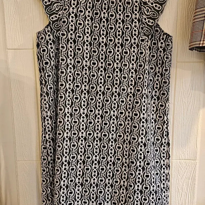 [BUNJANG] Black &amp; White Chain Pattern Midi Dress / 블랙&amp;화이트 체인 패턴 원피스
