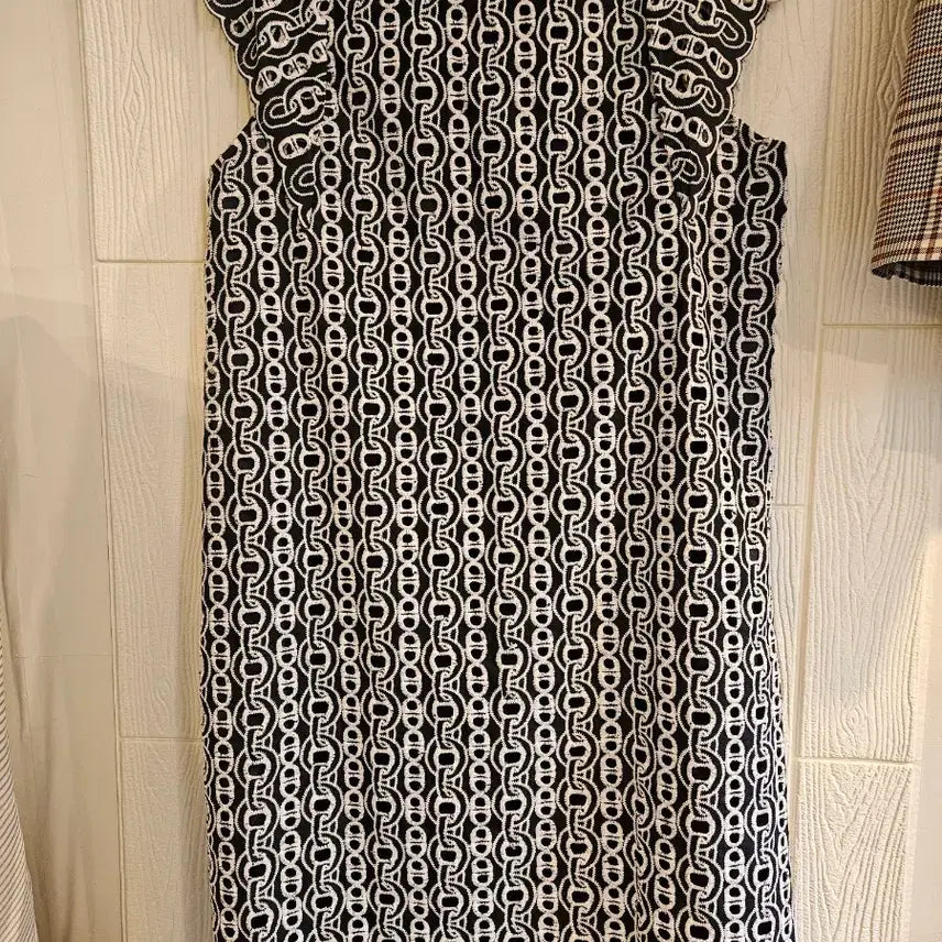 [BUNJANG] Black &amp; White Chain Pattern Midi Dress / 블랙&amp;화이트 체인 패턴 원피스