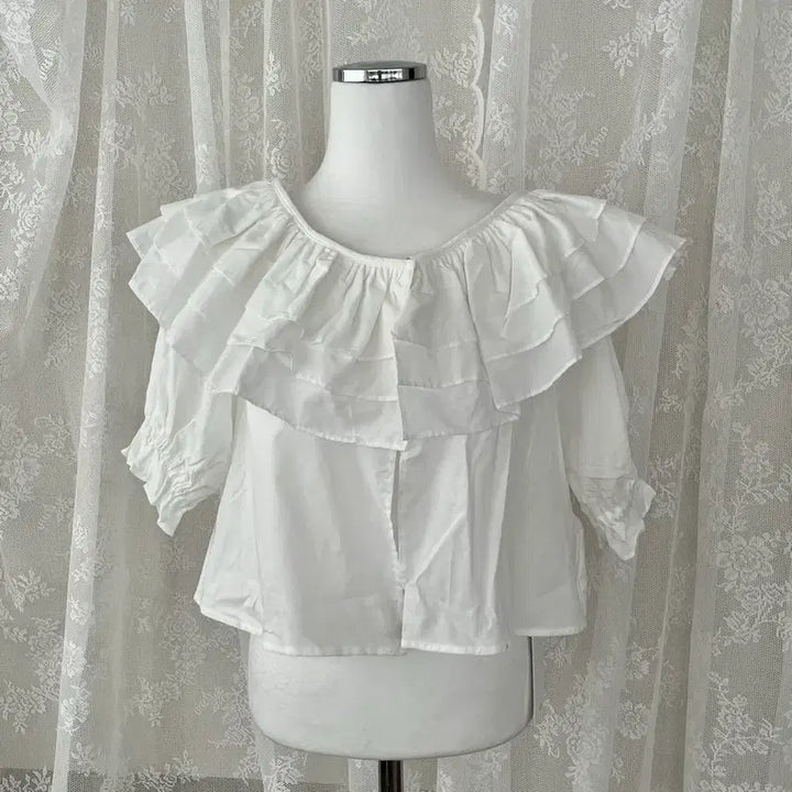 [BUNJANG] Freckle Frill Short Sleeve Blouse / F) 새상품 프레클 프릴 반팔 블라우스