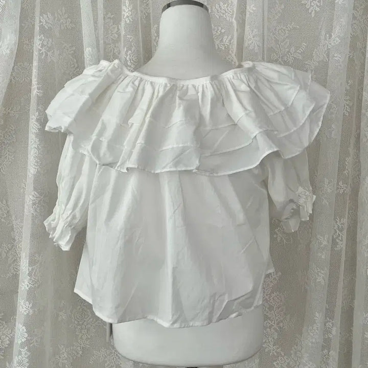 [BUNJANG] Freckle Frill Short Sleeve Blouse / F) 새상품 프레클 프릴 반팔 블라우스