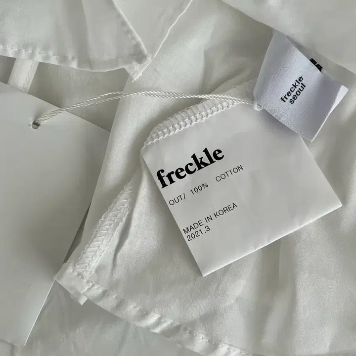[BUNJANG] Freckle Frill Short Sleeve Blouse / F) 새상품 프레클 프릴 반팔 블라우스
