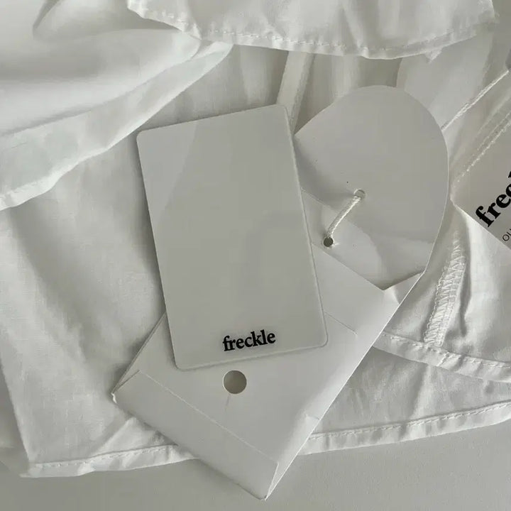 [BUNJANG] Freckle Frill Short Sleeve Blouse / F) 새상품 프레클 프릴 반팔 블라우스