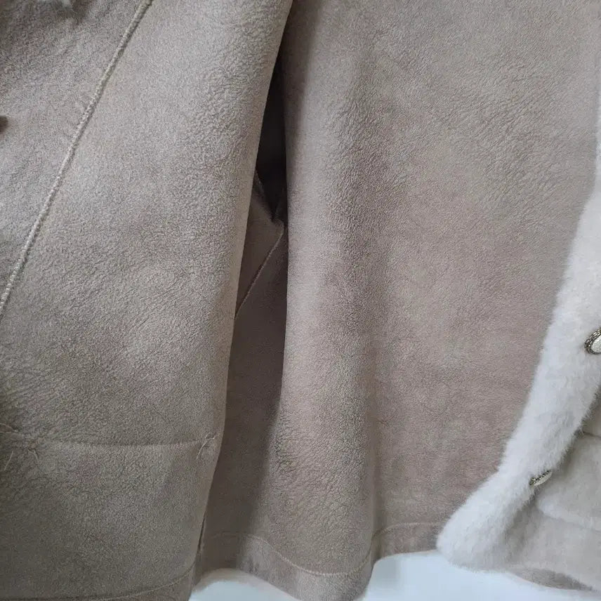 [BUNJANG] Ivory Round Neck Fur Jacket / 아이보리 퍼 자켓 라운드넥55~66반