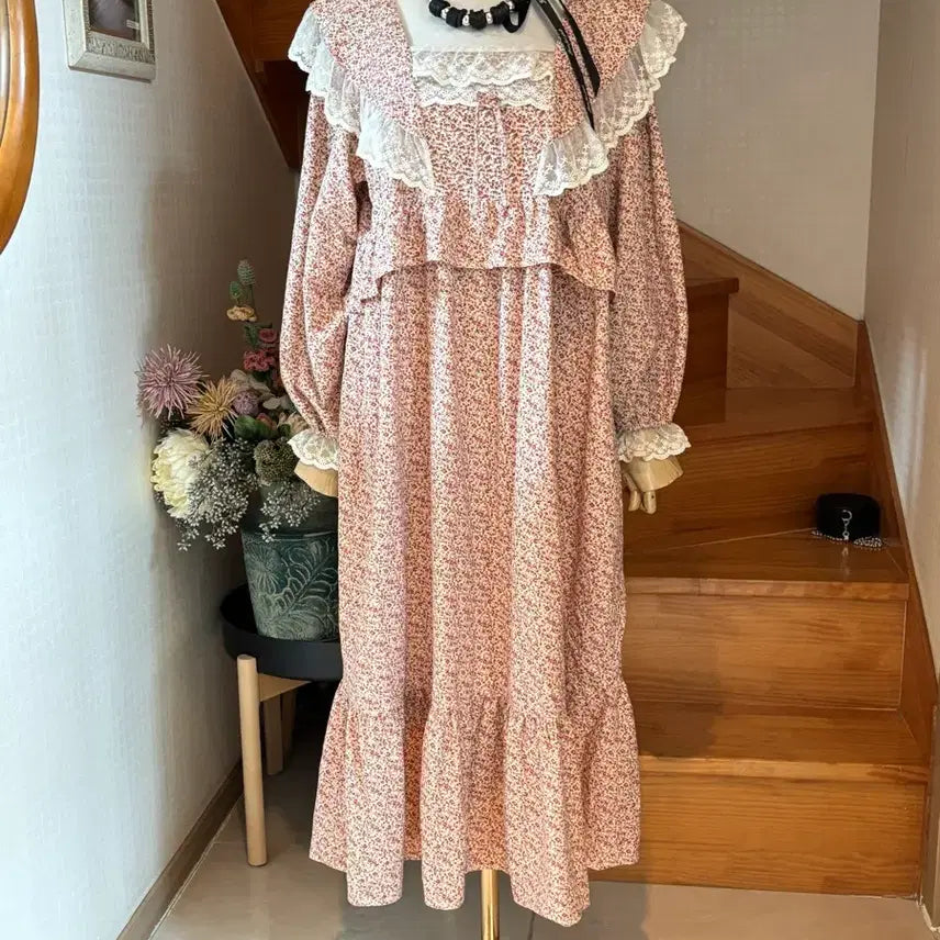 [BUNJANG] LUNALUZ Floral Lace Long Dress / 플라워 레이스 롱 원피스. LUNALUZ