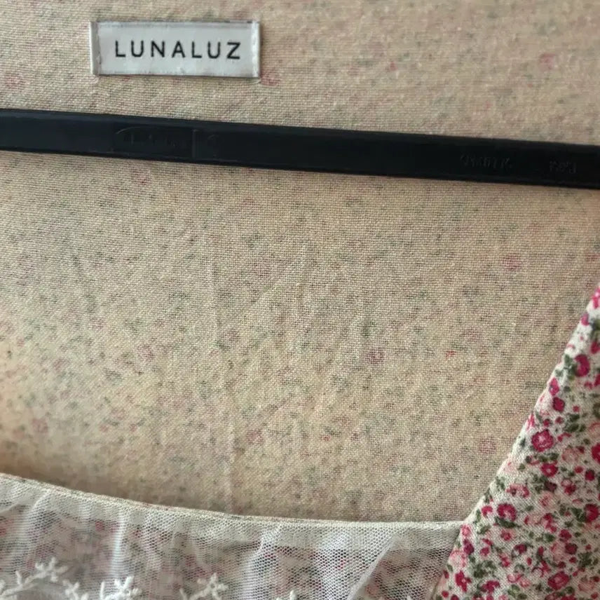 [BUNJANG] LUNALUZ Floral Lace Long Dress / 플라워 레이스 롱 원피스. LUNALUZ