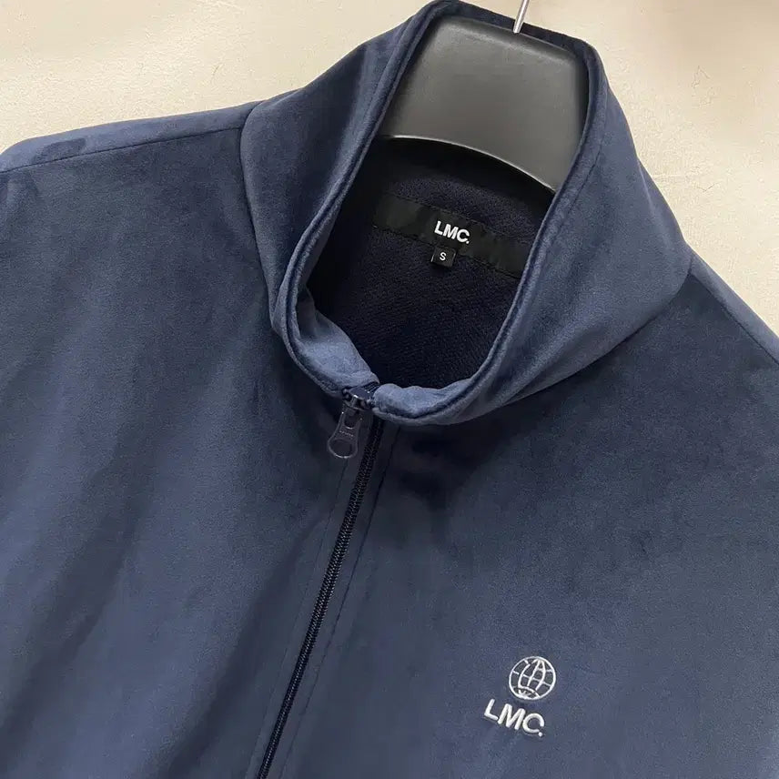 [BUNJANG] LMC OG Globe Velour Track Top Jacket (S) / LMC 엘엠씨 오버핏 OG 글로브 벨루어 트랙탑 자켓 S