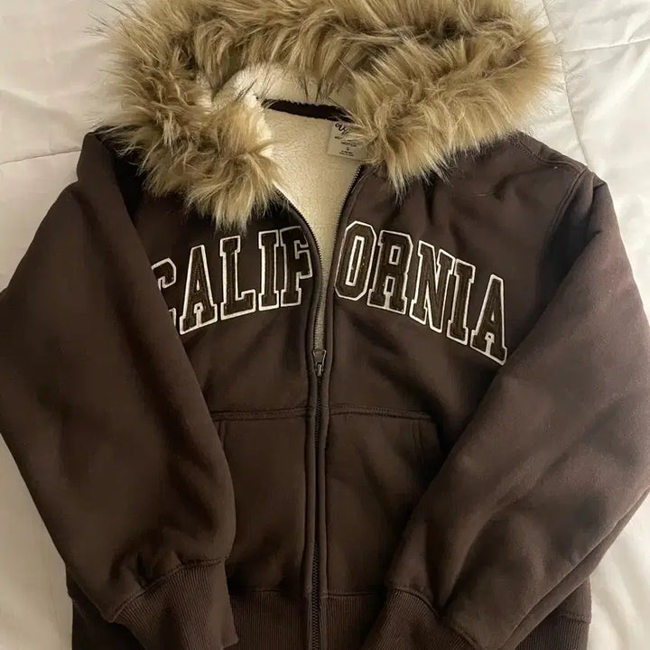 [BUNJANG] Who.A.U Faux Fur Boa Hooded Zip-up / 후아유 캘리포니아 퍼 털모자 후드집업