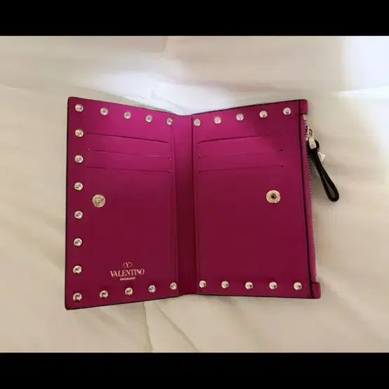 [SOLD OUT] [풀박]정품 발렌티노 락스터드 핫핑크 반지갑