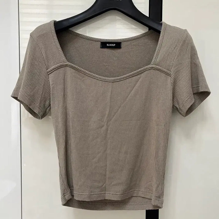 [BUNJANG] Blackup Square Neck Ribbed Short Sleeve T-Shirt / 블랙업 스퀘어넥 골지 반팔 티셔츠