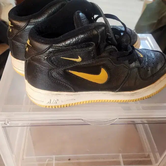 [BUNJANG] Nike Air Force 1 Mid 2002 Black/Yellow Jewel Sneakers / 올드 에어포스1 미드 2002년 검노 쥬얼