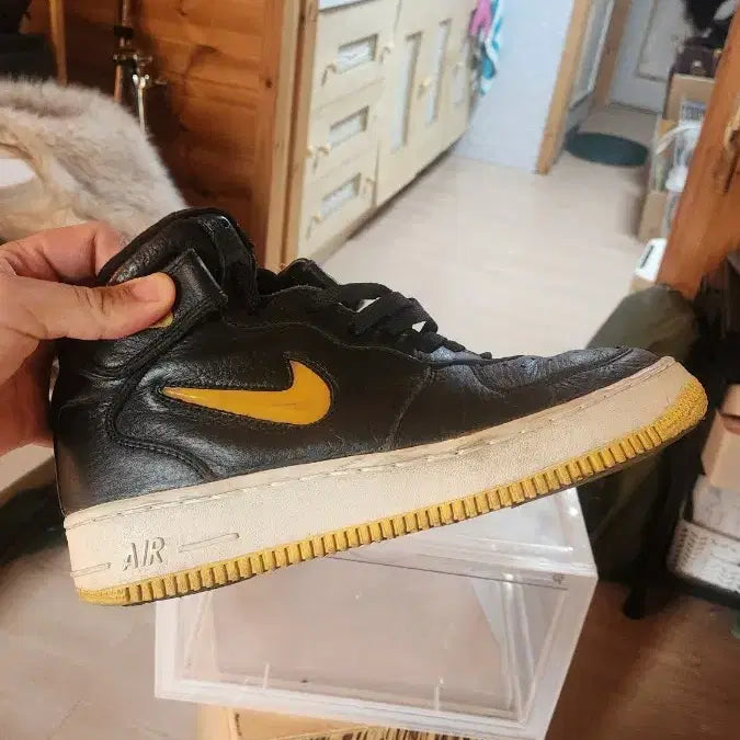 [BUNJANG] Nike Air Force 1 Mid 2002 Black/Yellow Jewel Sneakers / 올드 에어포스1 미드 2002년 검노 쥬얼