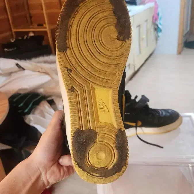 [BUNJANG] Nike Air Force 1 Mid 2002 Black/Yellow Jewel Sneakers / 올드 에어포스1 미드 2002년 검노 쥬얼