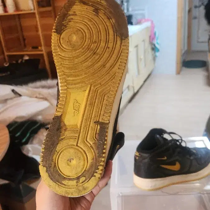 [BUNJANG] Nike Air Force 1 Mid 2002 Black/Yellow Jewel Sneakers / 올드 에어포스1 미드 2002년 검노 쥬얼