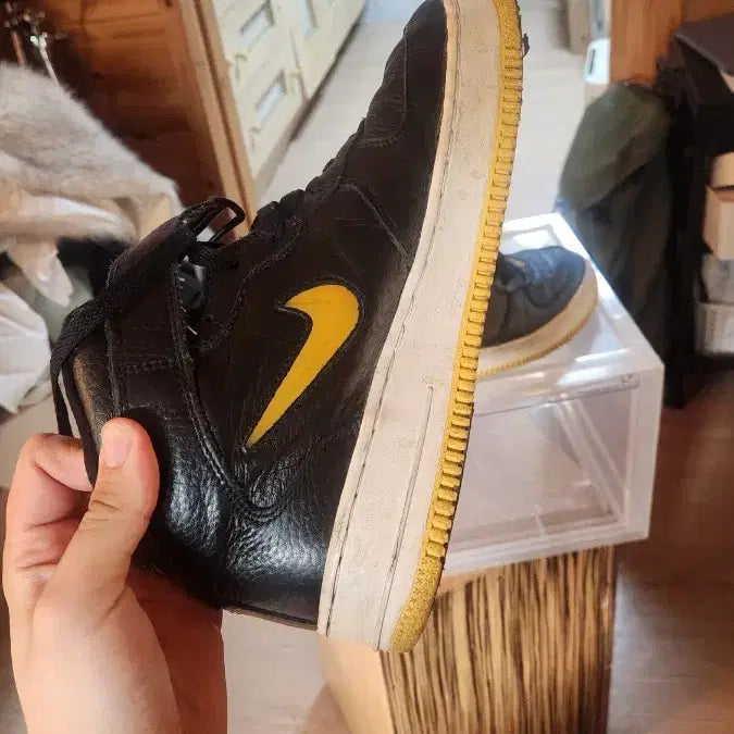 [BUNJANG] Nike Air Force 1 Mid 2002 Black/Yellow Jewel Sneakers / 올드 에어포스1 미드 2002년 검노 쥬얼