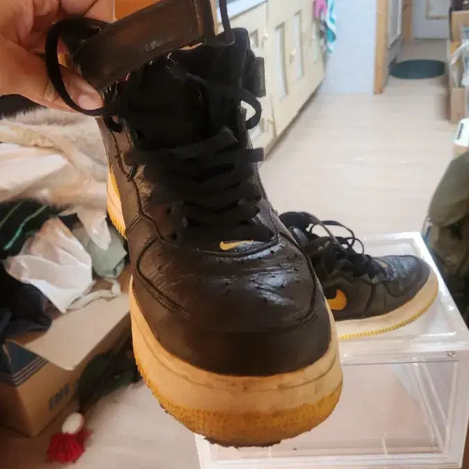 [BUNJANG] Nike Air Force 1 Mid 2002 Black/Yellow Jewel Sneakers / 올드 에어포스1 미드 2002년 검노 쥬얼