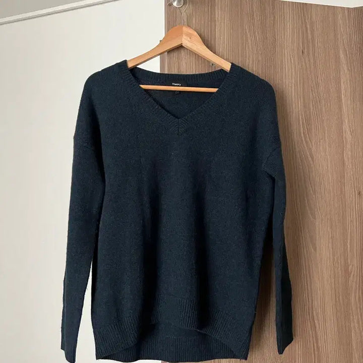 [BUNJANG] Theory V-Neck Knit Sweater Dark Navy / 띠어리 브이넥 니트 다크네이비