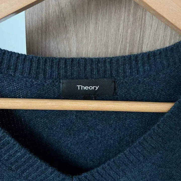 [BUNJANG] Theory V-Neck Knit Sweater Dark Navy / 띠어리 브이넥 니트 다크네이비