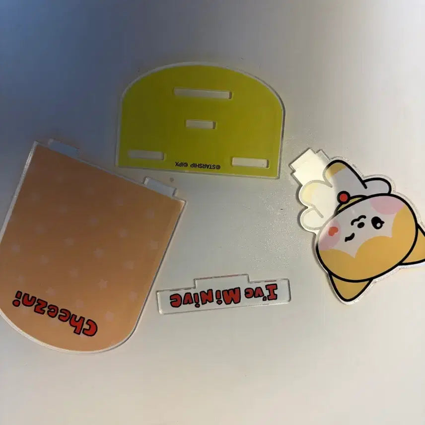 [BUNJANG] IVE Leeseo Chizney Acrylic Stand / 치즈니 아크릴 판매