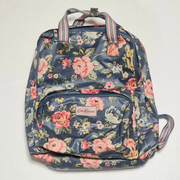 [SOLD OUT] 캐스키드슨 레인보우로즈 트루 블루 노트북 백팩
