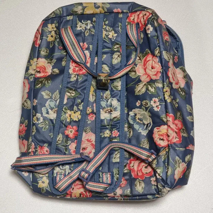 [SOLD OUT] 캐스키드슨 레인보우로즈 트루 블루 노트북 백팩