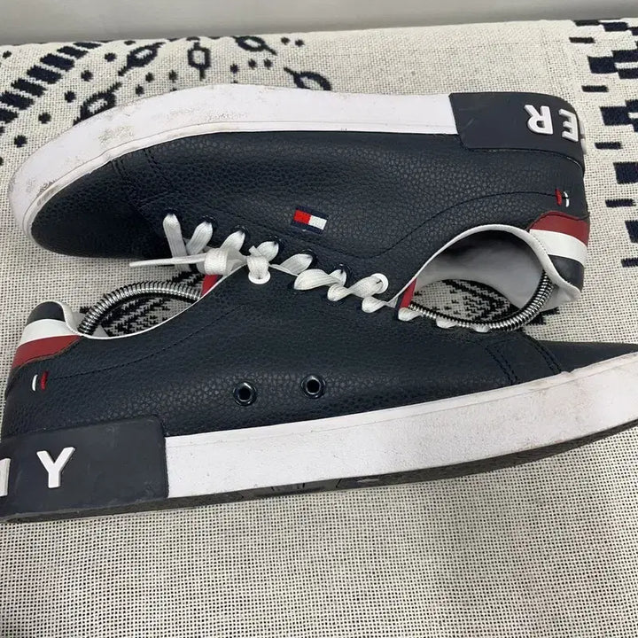 [BUNJANG] Tommy Hilfiger Red Wheel Sneakers Shoes 290 / 타미힐피거 레즈 휠 스니커즈 신발 290 E02811