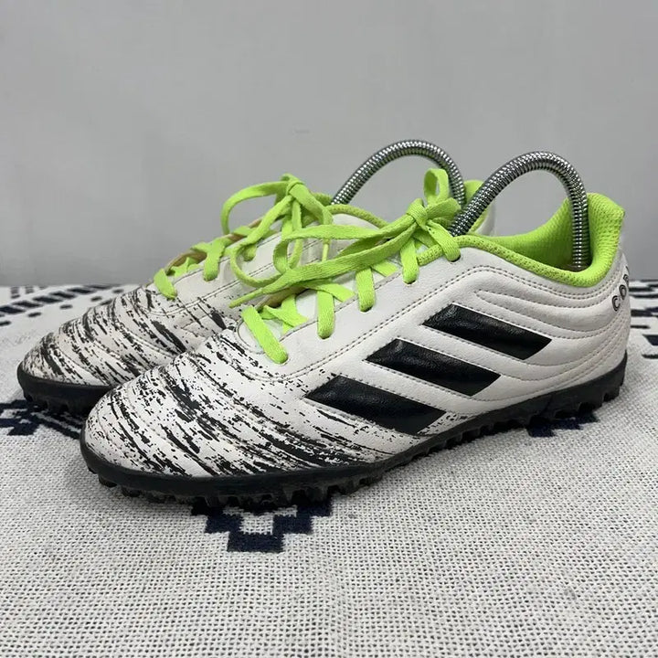 [BUNJANG] Adidas Copa 20.4 TF Soccer Cleats (235) / 아디다스 아디다스 코파 20.4 TF 축구화 235 E02812