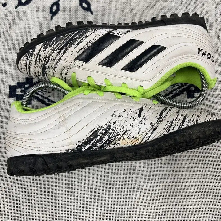 [BUNJANG] Adidas Copa 20.4 TF Soccer Cleats (235) / 아디다스 아디다스 코파 20.4 TF 축구화 235 E02812