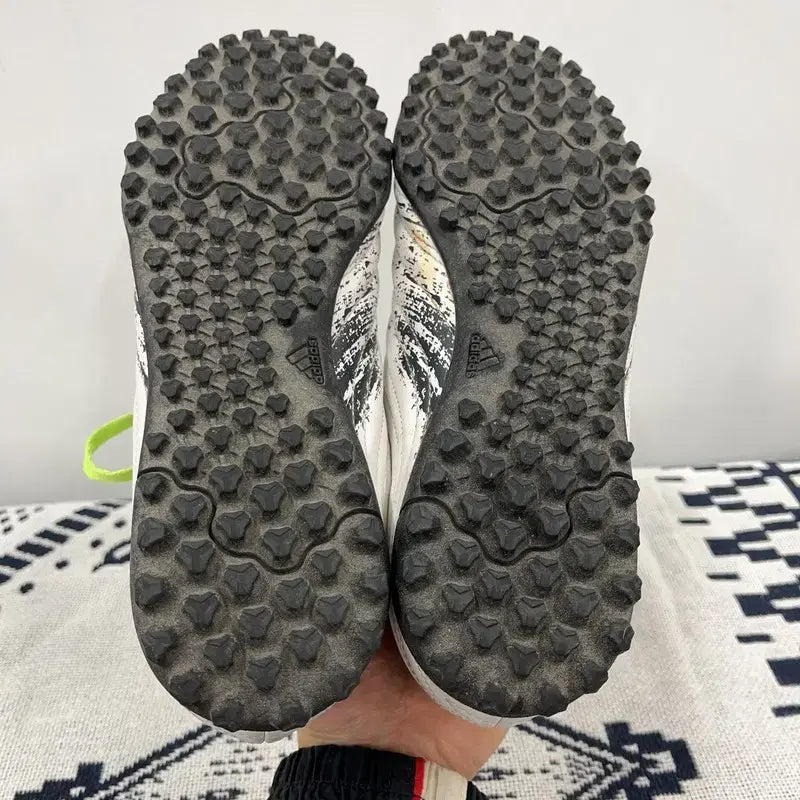 [BUNJANG] Adidas Copa 20.4 TF Soccer Cleats (235) / 아디다스 아디다스 코파 20.4 TF 축구화 235 E02812