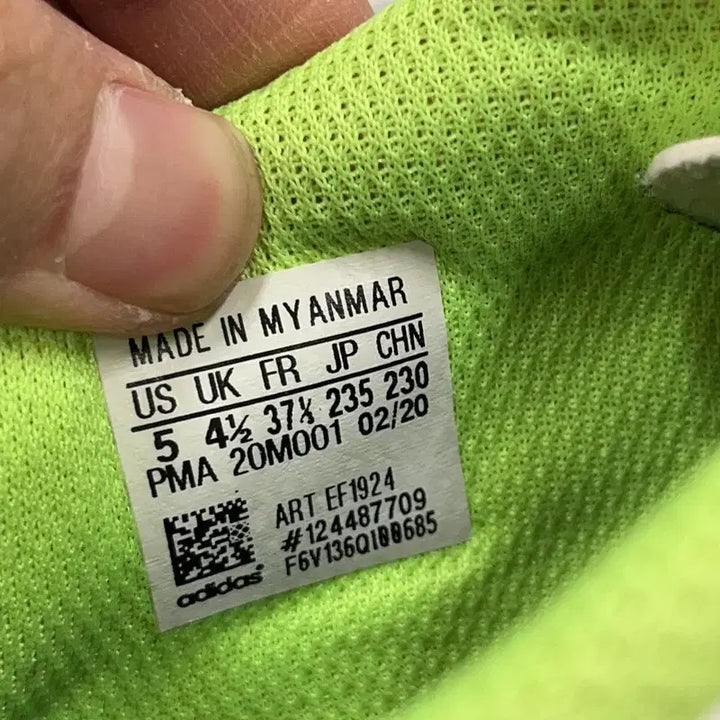 [BUNJANG] Adidas Copa 20.4 TF Soccer Cleats (235) / 아디다스 아디다스 코파 20.4 TF 축구화 235 E02812