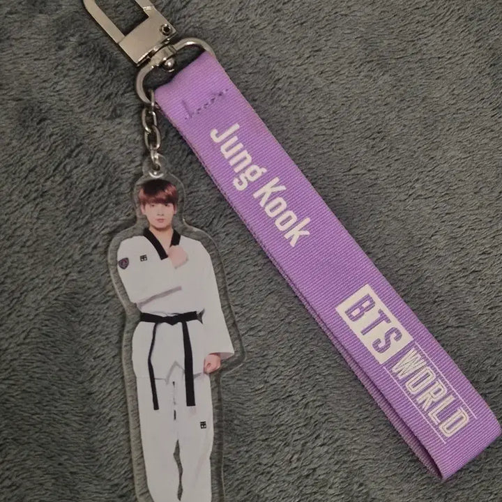[BUNJANG] BTS Jungkook Taekwondo Acrylic Keyring Set / BTS 정국 태권도 아크릴 키링 + 끈 세트