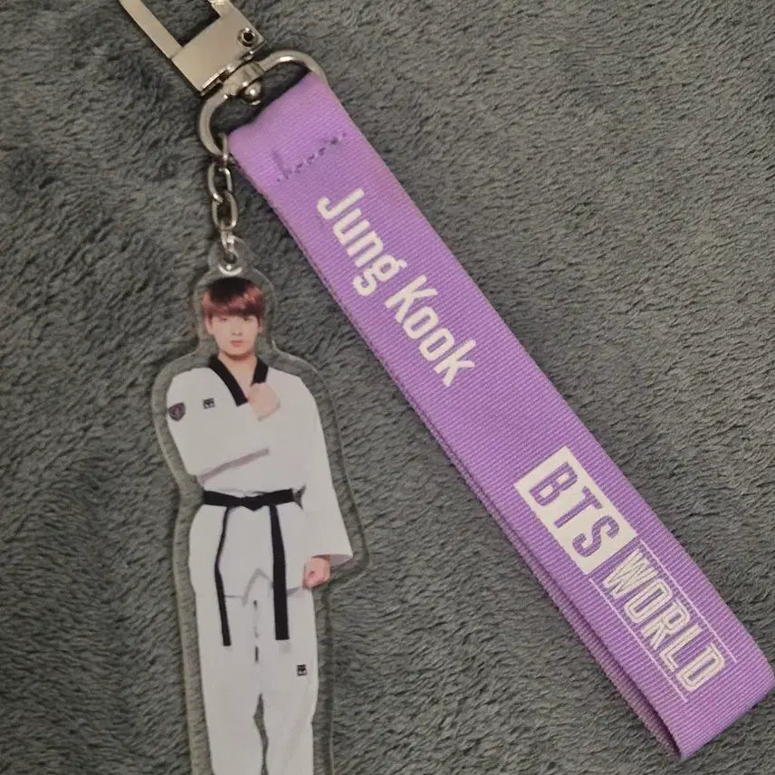 [BUNJANG] BTS Jungkook Taekwondo Acrylic Keyring Set / BTS 정국 태권도 아크릴 키링 + 끈 세트