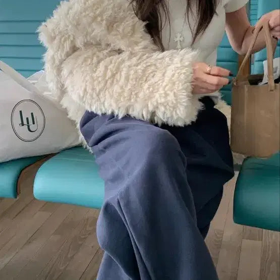[BUNJANG] Lovemew Fluffy Fur Jacket Ivory / 러브미우 플러피 퍼 자켓 판매합니다!