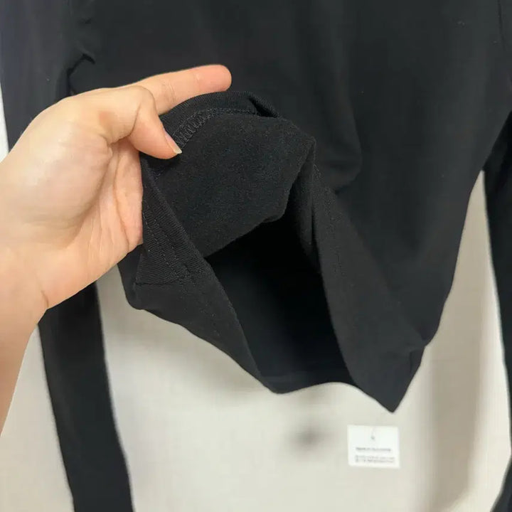 [BUNJANG] Shoulder Sheer Crop Long Sleeve Top / 목폴라 어깨 시스루 크롭 약기모 쫀쫀 긴팔티셔츠