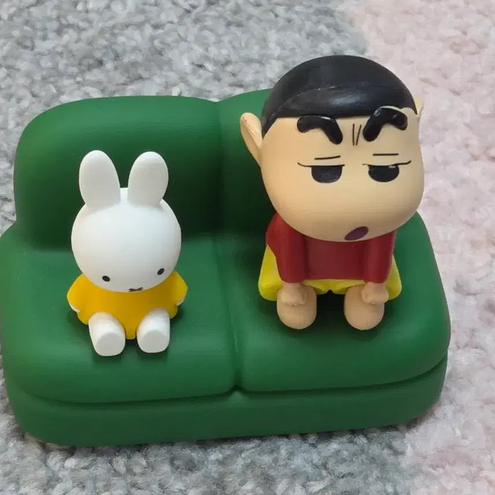 [BUNJANG] Crayon Shin-chan Miffy Sofa Figure Set / 짱구 미피 소파 피규어 세트